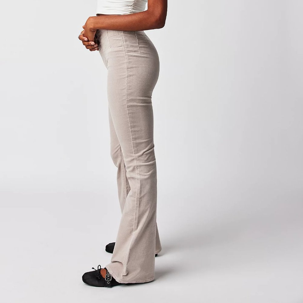 NWT Free People Jayde Flare Jeans in mushroom 492sn - Picture 4 of 10